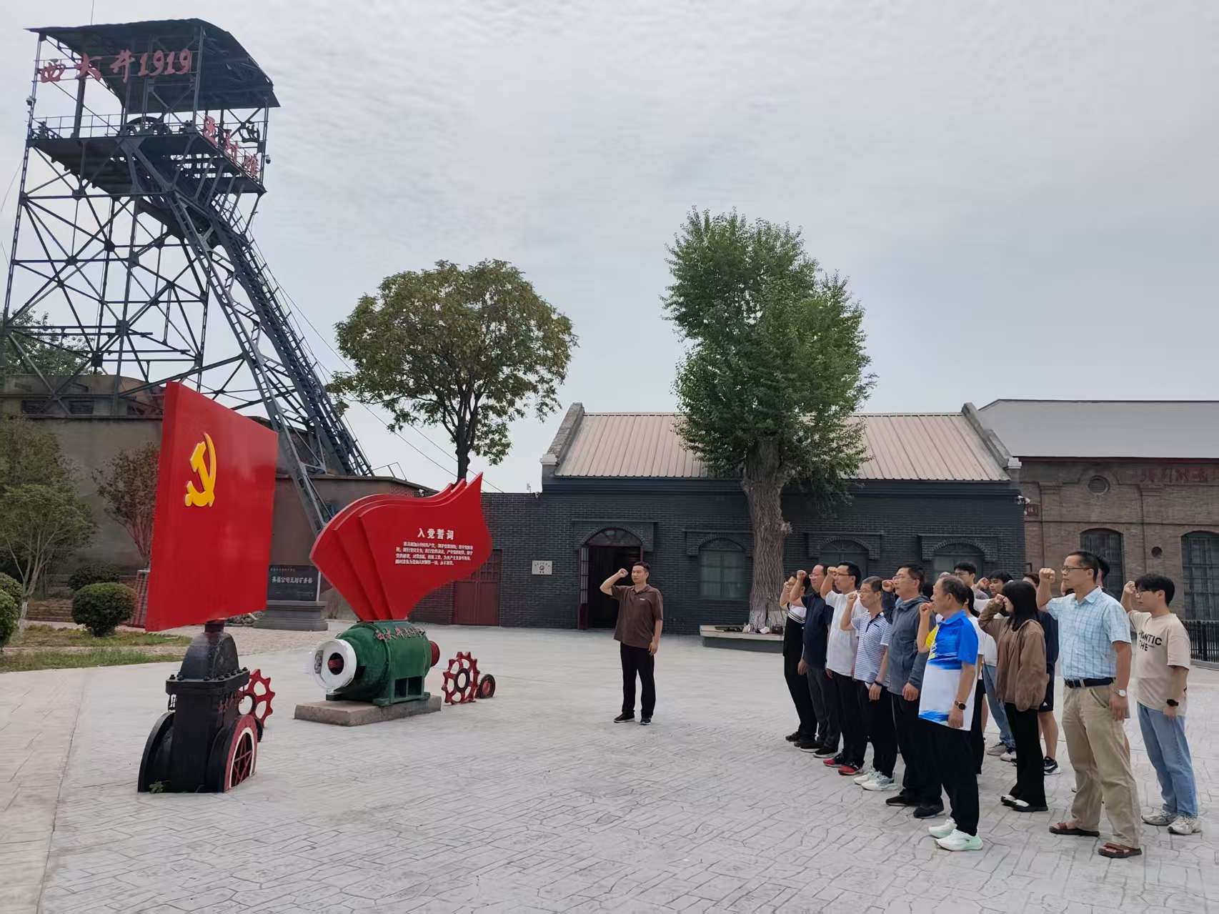 亚洲av
各支部开展重温入党誓词活动